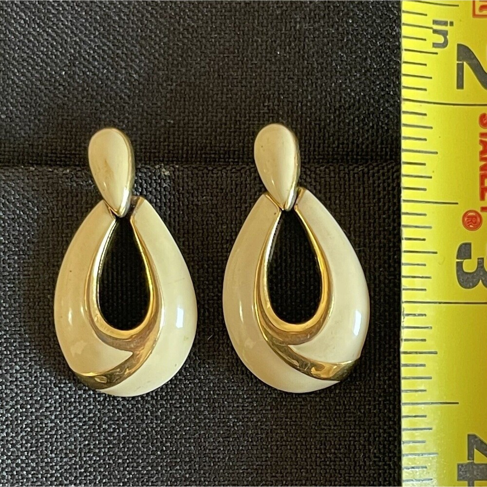 VTG NAPIER Door Knocker Dangle Drop Earrings Oval Gold Tone Metal & Ivory Enamel - Picture 8 of 9